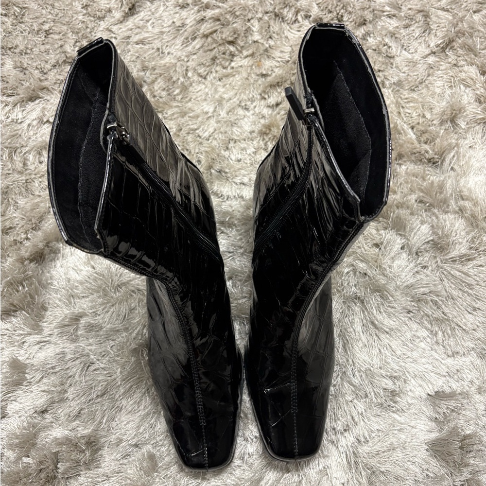 Valdini (Natalie) Black Croc-Embossed Women's Boots Sz 9